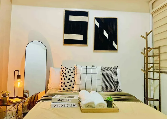 Apartment Staycation By Rhen *